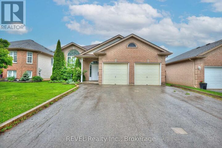 Property Photo:  28 Quaker Road  ON L3C 7K7 