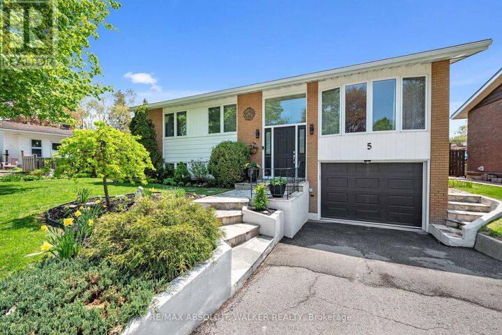 Property Photo: 5 West Herrington Court ON K2H 6B9