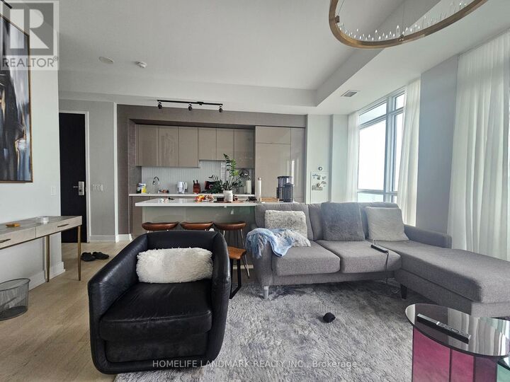 Property Photo: 7 Grenville Street 6011 ON M4Y 0E9