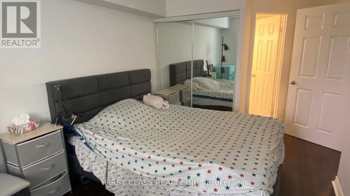 Property Photo: 736 Bay Street ON M5G 2M4