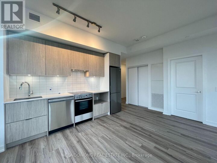 Property Photo:  395 Bloor Street East 1908  ON M4W 0B4 