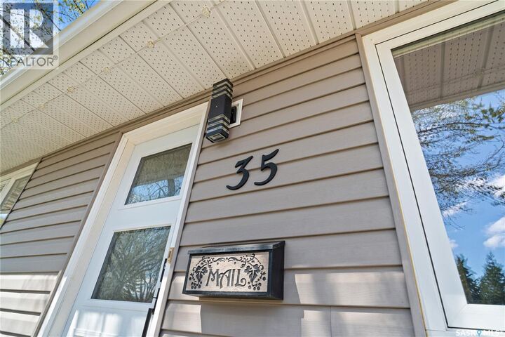 Property Photo:  35 Symons Place  SK S4X 1M7 