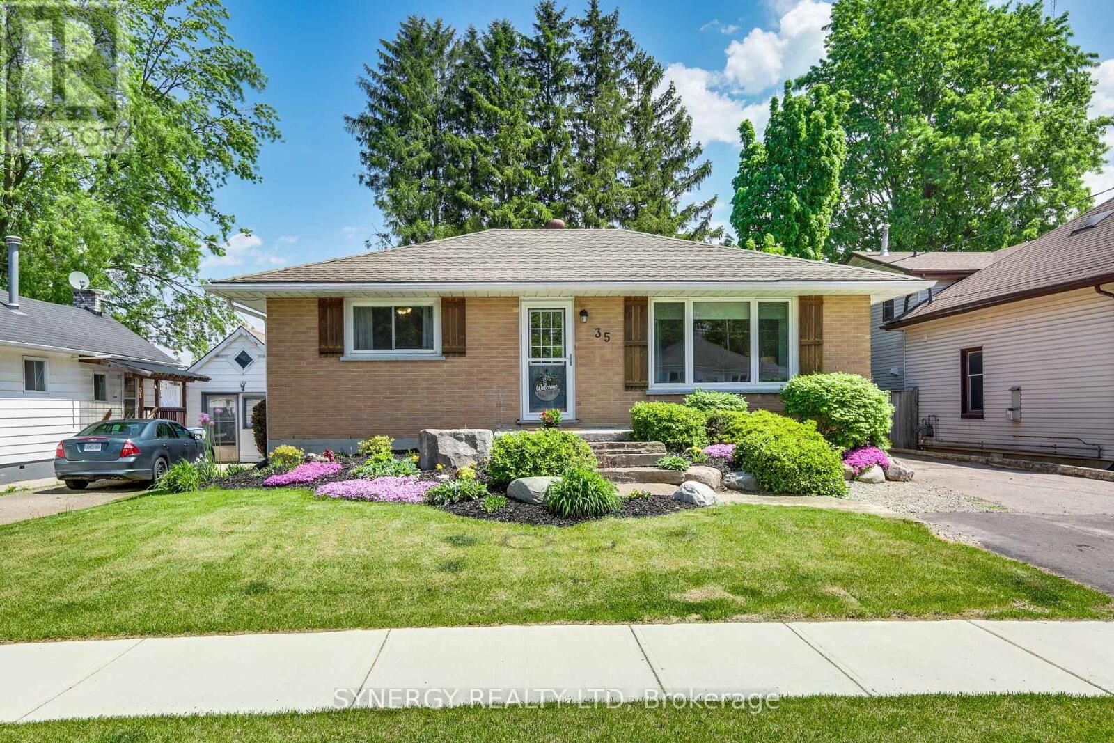 Property Photo: 35 Queen Street ON N7G 2H5
