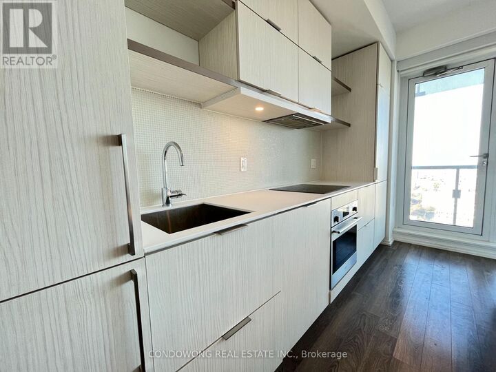 Property Photo:  197 Yonge Street 4304  ON M5B 0C1 