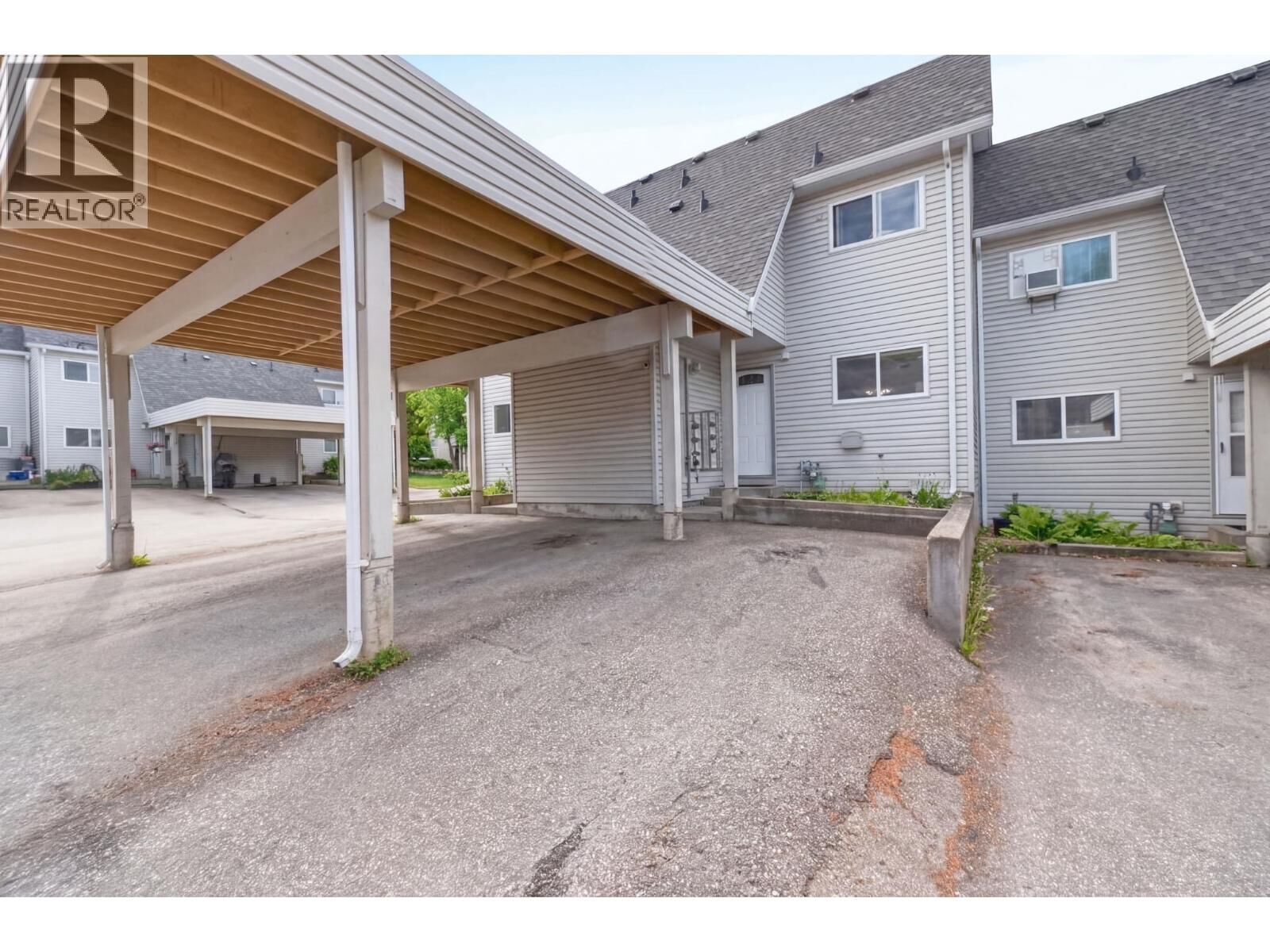 Property Photo: 2221 5 Avenue Northeast BC V1E 2J9