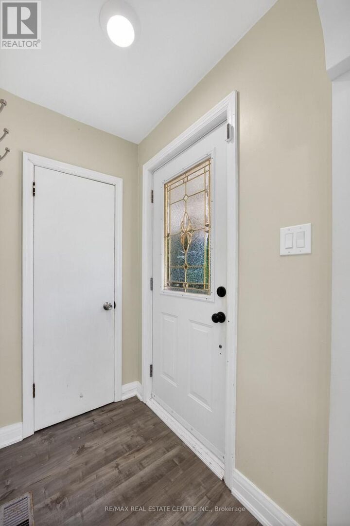 Property Photo:  43 West 1st Street  ON L9C 3B9 
