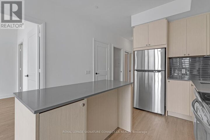 Property Photo:  60 George Butchart Drive 111  ON M3K 0E1 