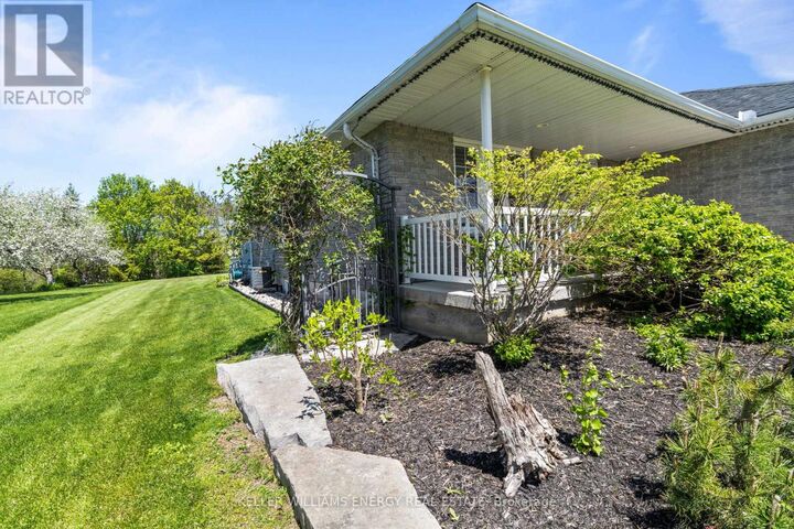 Property Photo: 18 Applewood Drive ON K0L 1L0