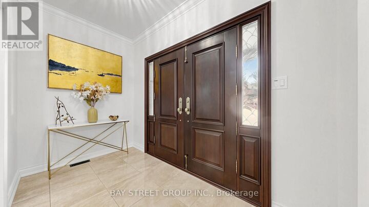 Property Photo:  1742 Sir Monty'S Drive  ON L5N 4R6 