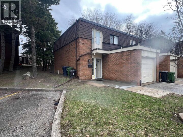 Property Photo:  284 Sprucewood Court  ON M1W 1P8 