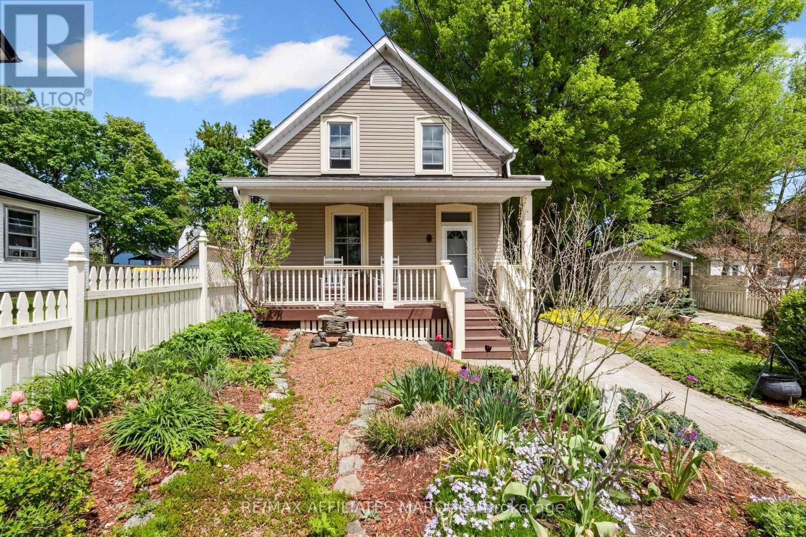 Property Photo: 4 Park Avenue ON K7A 1X3