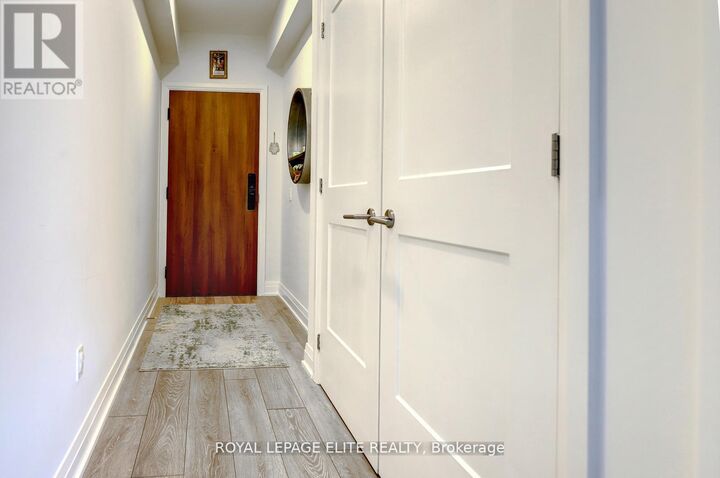 Property Photo:  21 Park Street East 318  ON L5G 0C2 