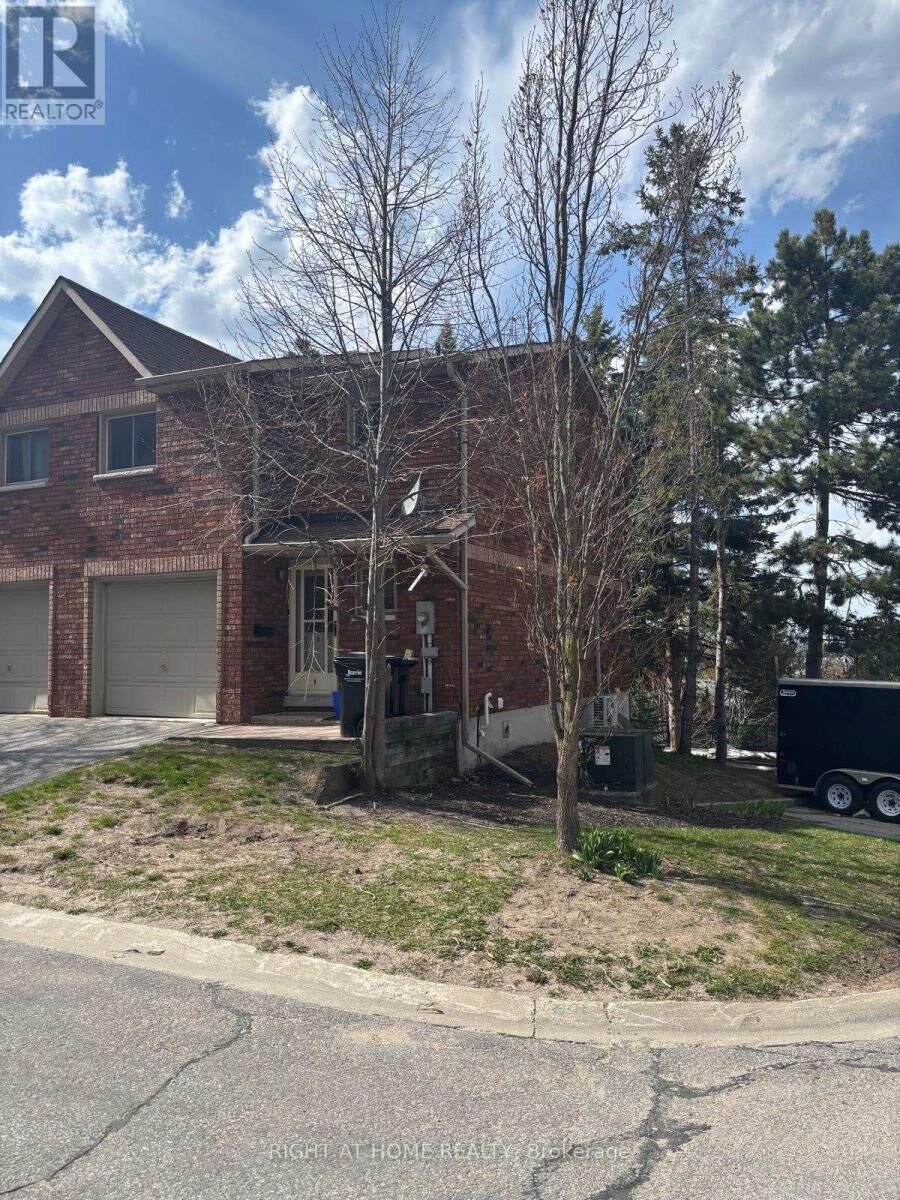 Property Photo:  9 Quail Crescent Unit 2  ON L4N 6X1 