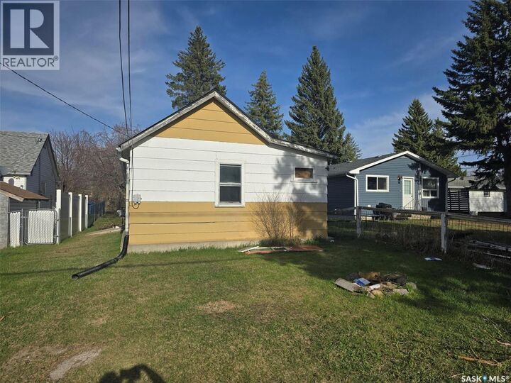 Property Photo:  814 Southesk Street  SK S0G 5C0 