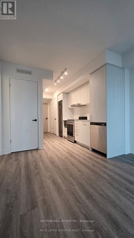 Property Photo: 195 Commerce Street 3302 ON L4K 0P9