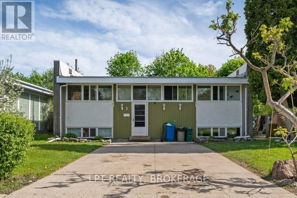 Property Photo:  3 Holland Crescent  ON K7M 2V7 