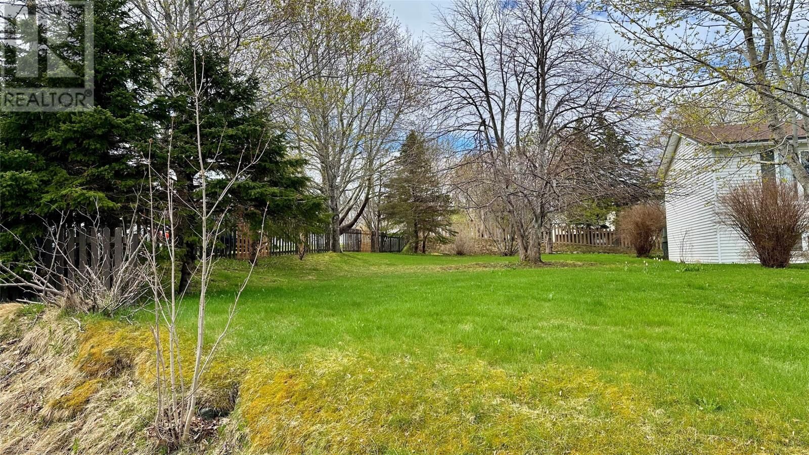 Property Photo:  42 Cabot Road  NL A1W 4C5 