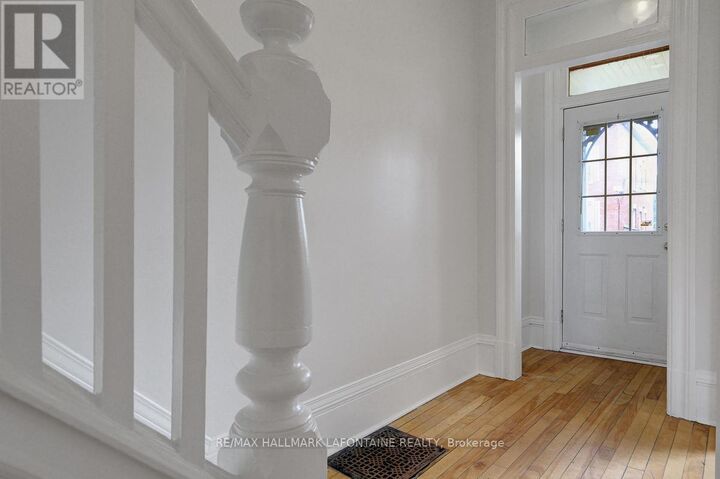 Property Photo:  138 Concord Street South  ON K1S 0Z4 