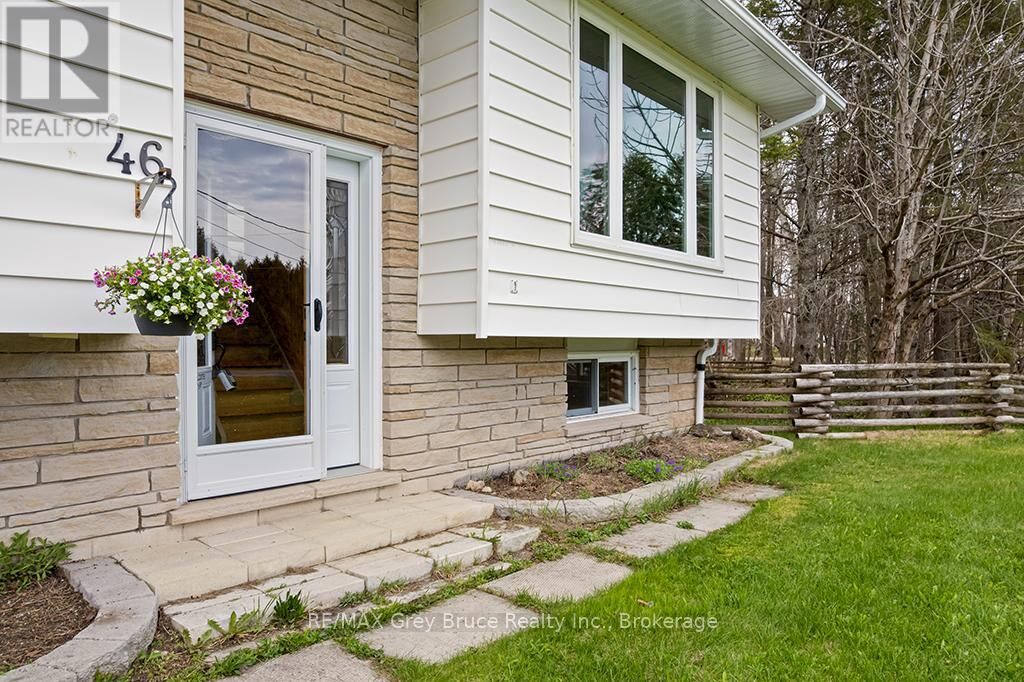 Property Photo: 46 Maple Golf Crescent ON N0H 2R0