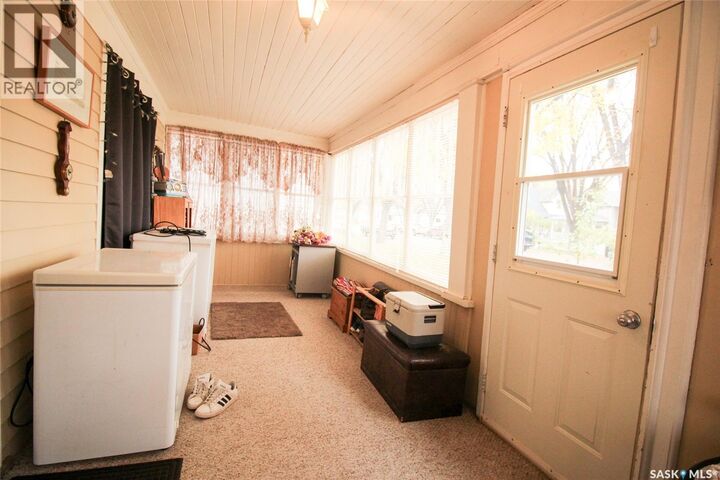 Property Photo:  515 1st Street E  SK S0N 2M0 