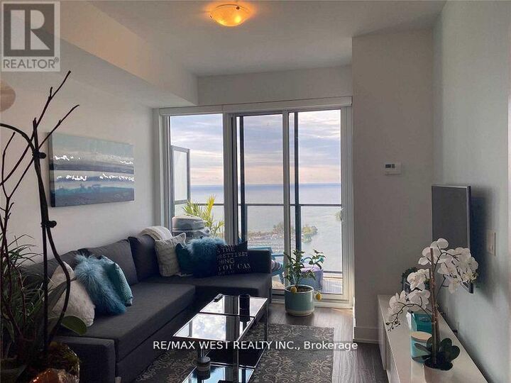 Property Photo:  30 Shore Breeze Drive 4617  ON M8V 0J1 