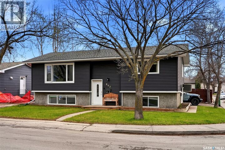 Property Photo:  862 Worobetz Crescent N  SK S4X 2C3 