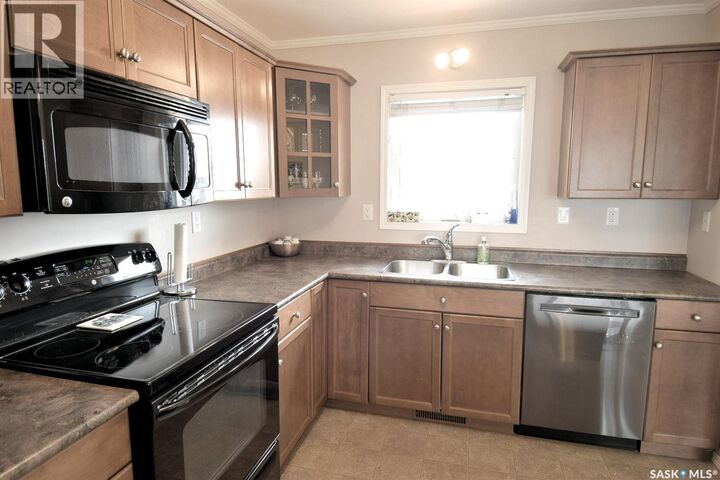 Property Photo:  102 1022 Hampton Circle  SK S7R 0K3 
