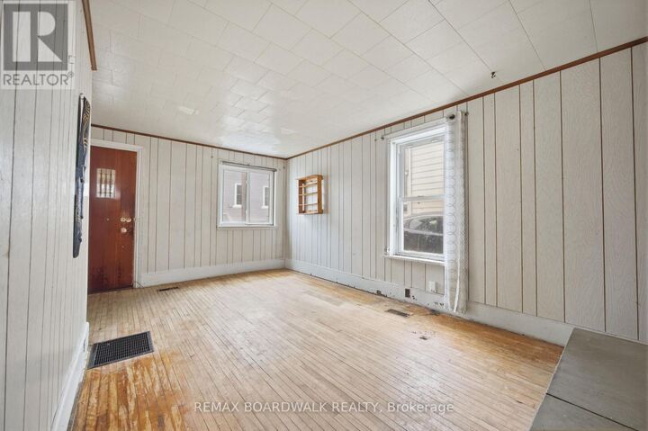 Property Photo:  88 Charles Street  ON K7C 2Y3 