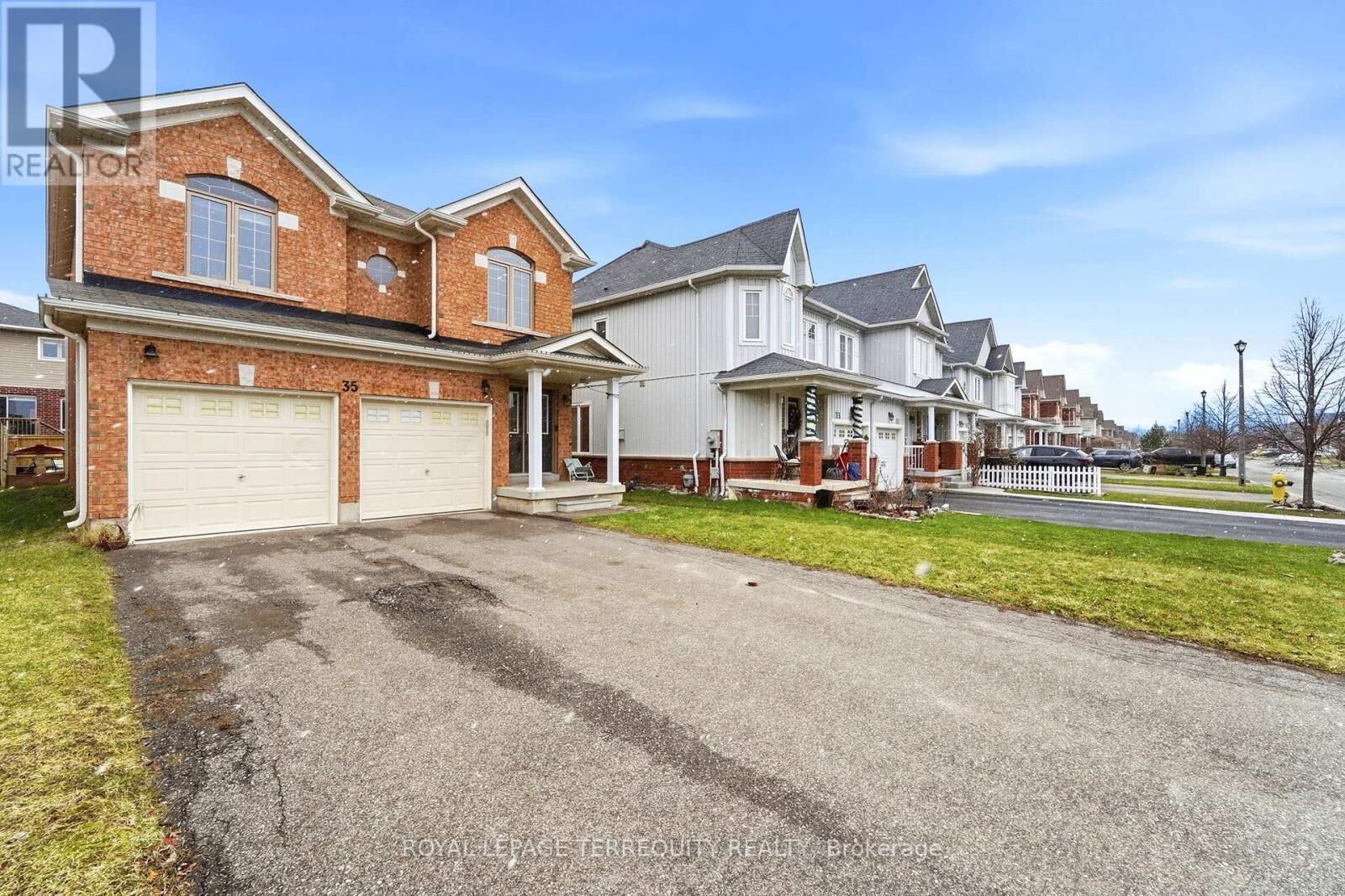 Property Photo: 35 Colonel Lyall Street ON L2P 0B3