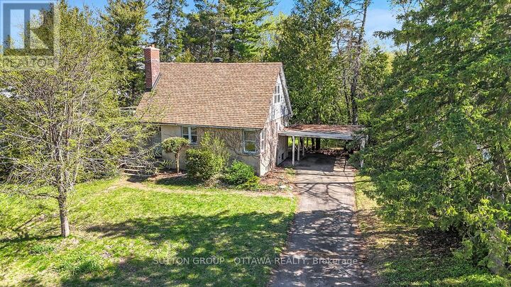Property Photo: 1471 Cavendish Road ON K1H 6C4