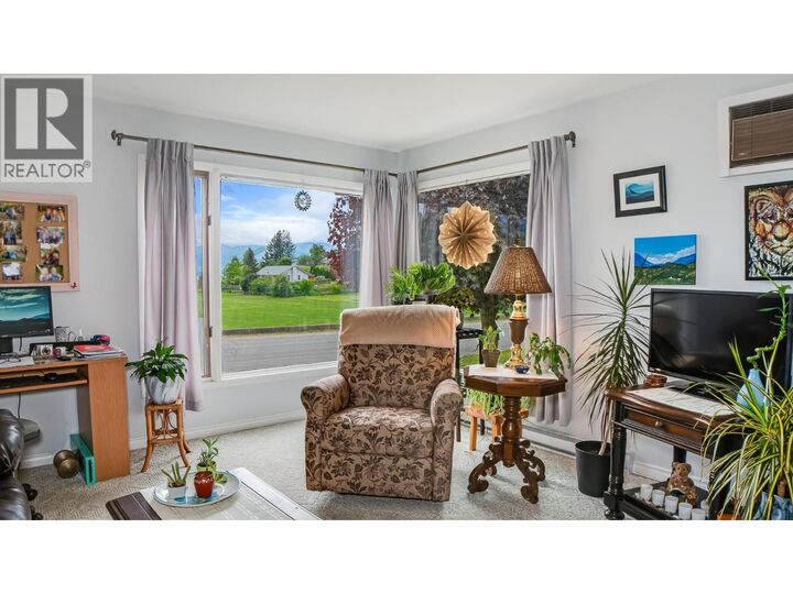 Property Photo: 1720 Hillside Street BC V0B 1G5