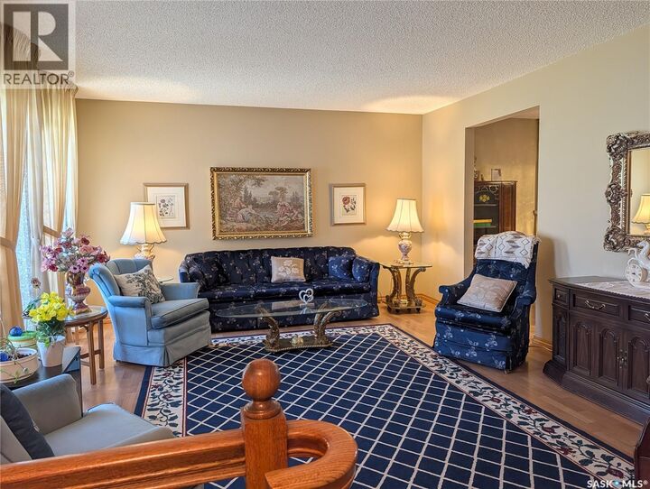 Property Photo:  215 Dalgliesh Drive  SK S4R 7Z6 