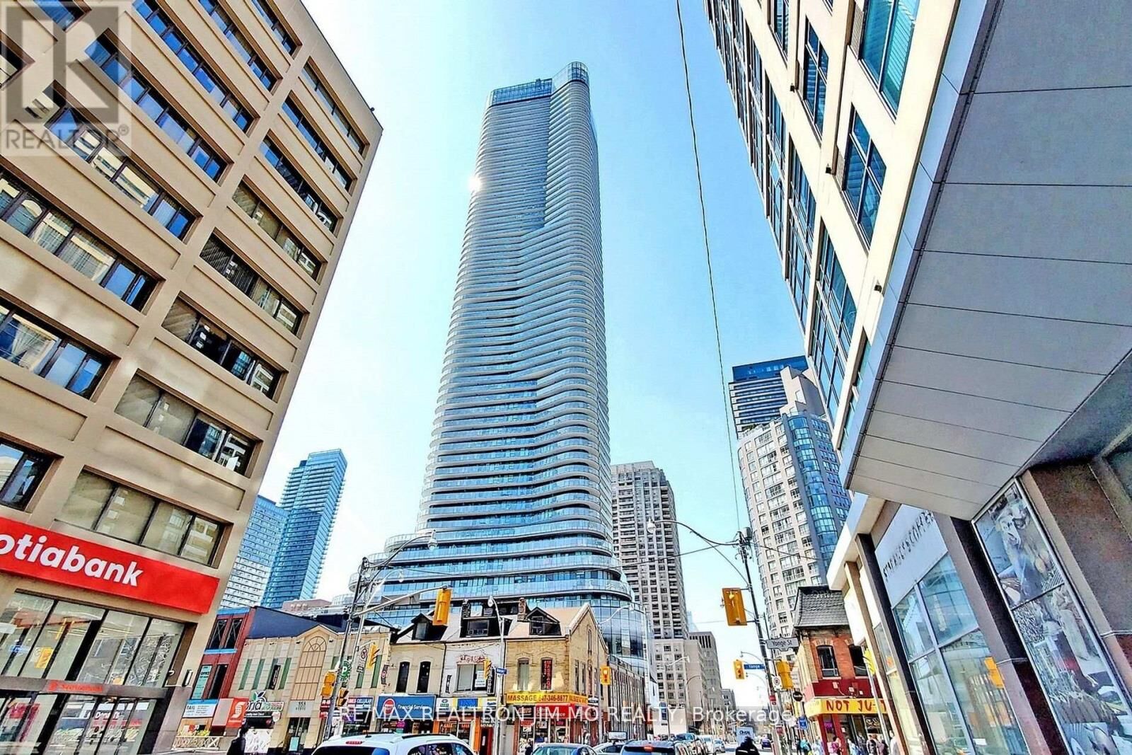 Property Photo:  11 Wellesley Street West 5510  ON M4Y 0G4 