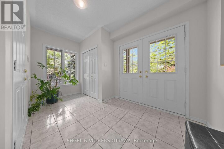 Property Photo: 23 Cambray Lane ON K2K 3C3