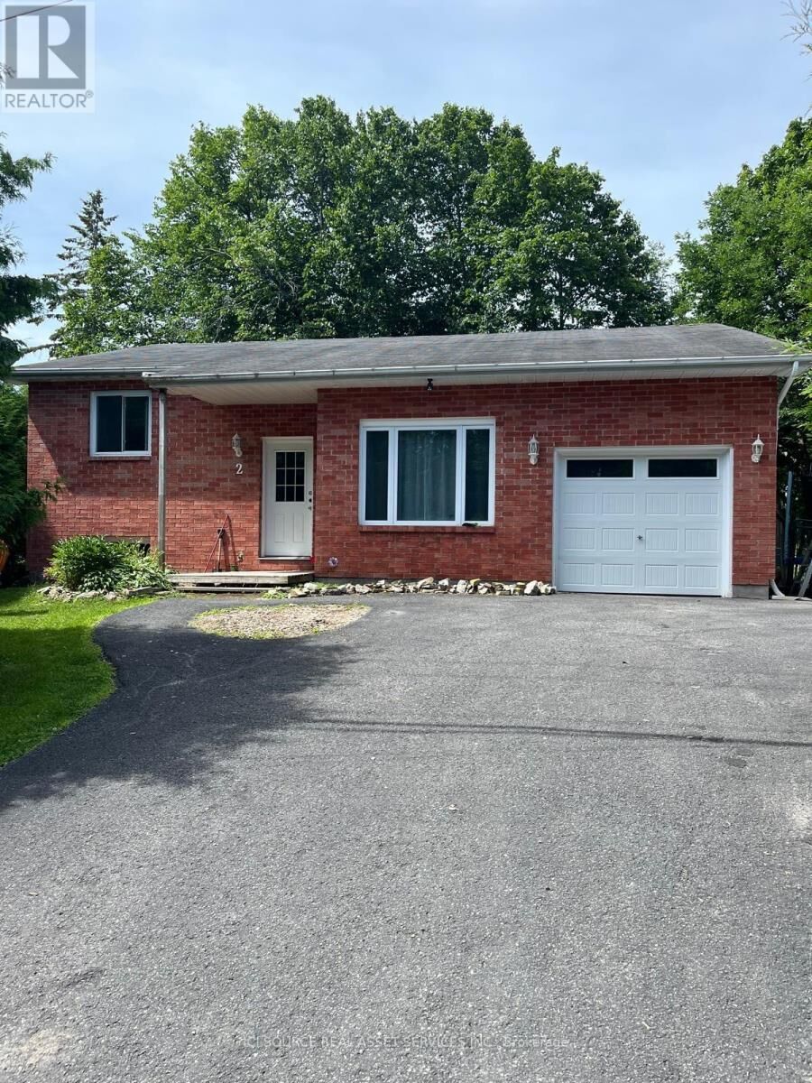 Property Photo:  2 Caribou Avenue  ON K2S 1M5 
