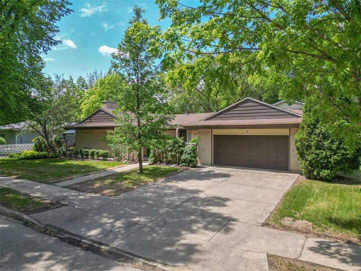 Property Photo: 4 Cherry Crescent MB R7B 0Y4
