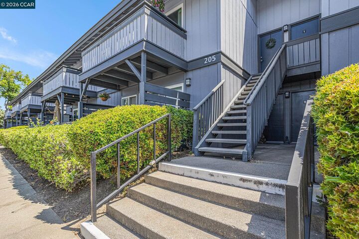 Property Photo:  205 Masters Ct 3  CA 94598 