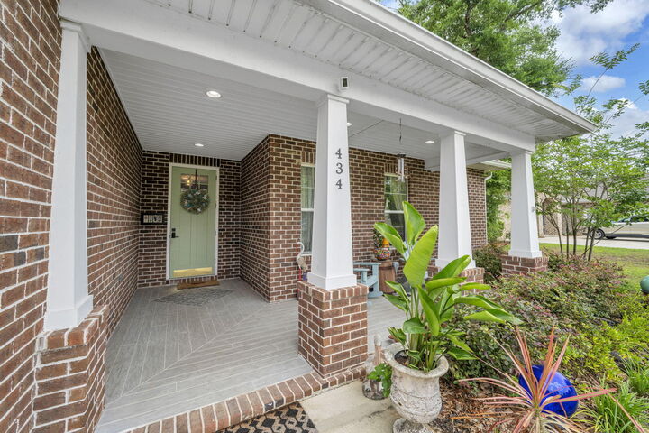 Property Photo:  434 Mango Lane  FL 32439 