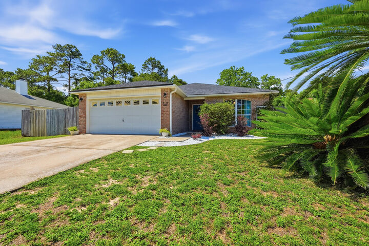 Property Photo: 5066 Evergreen Drive FL 32563