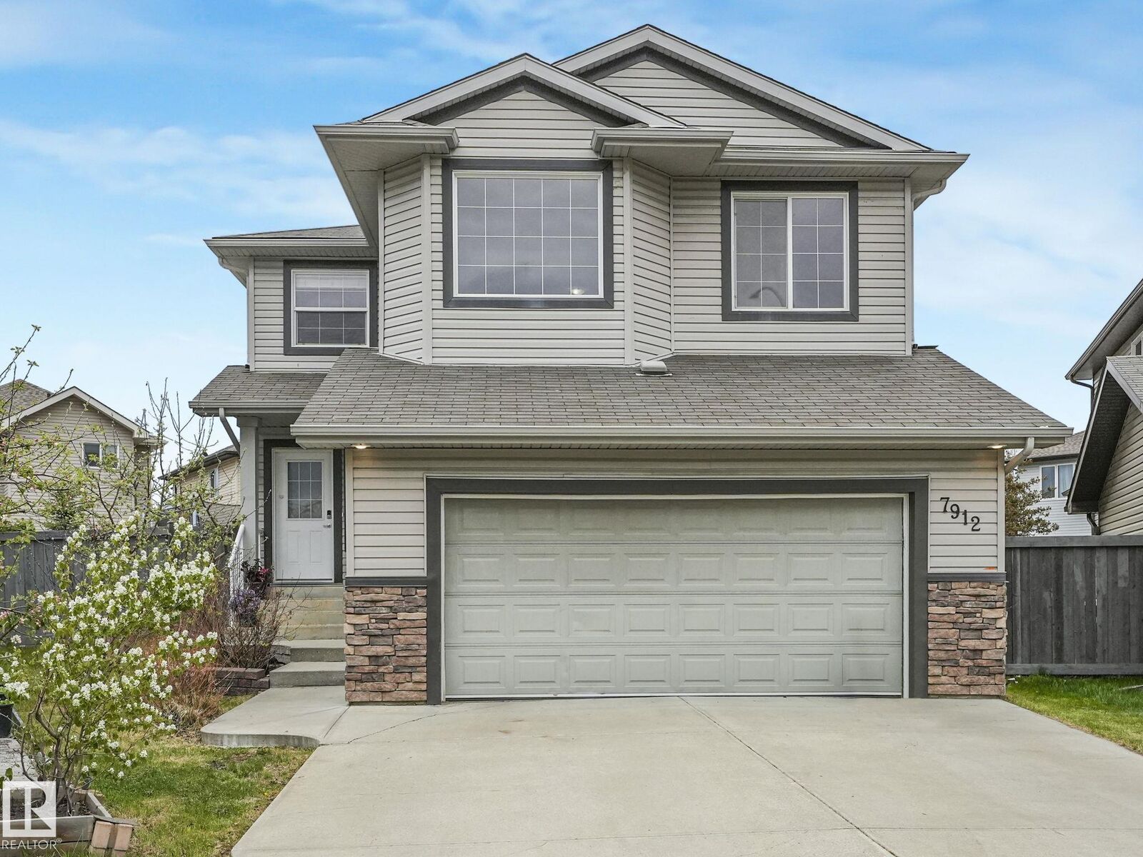 Property Photo:  7912 172 Avenue NW  AB T5Z 0E2 