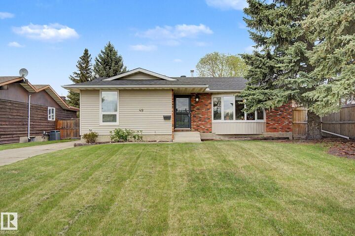 Property Photo:  49 Main Boulevard  AB T8A 3N3 