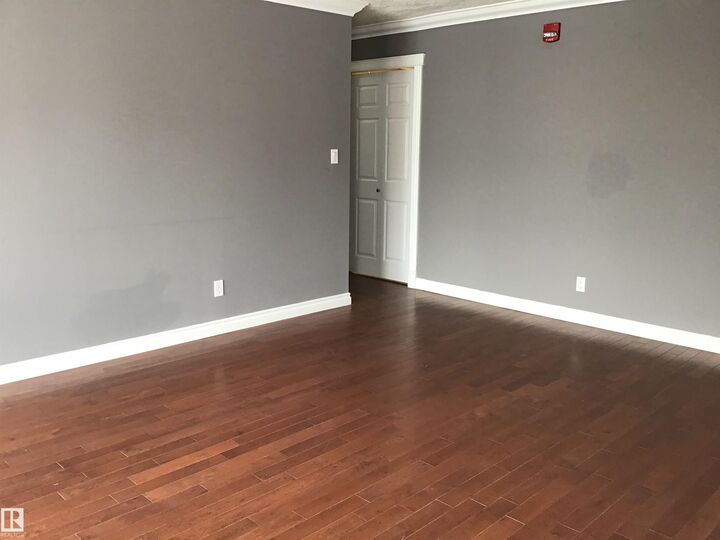 Property Photo: 10625 83 Avenue NW 402 AB T6E 2E3