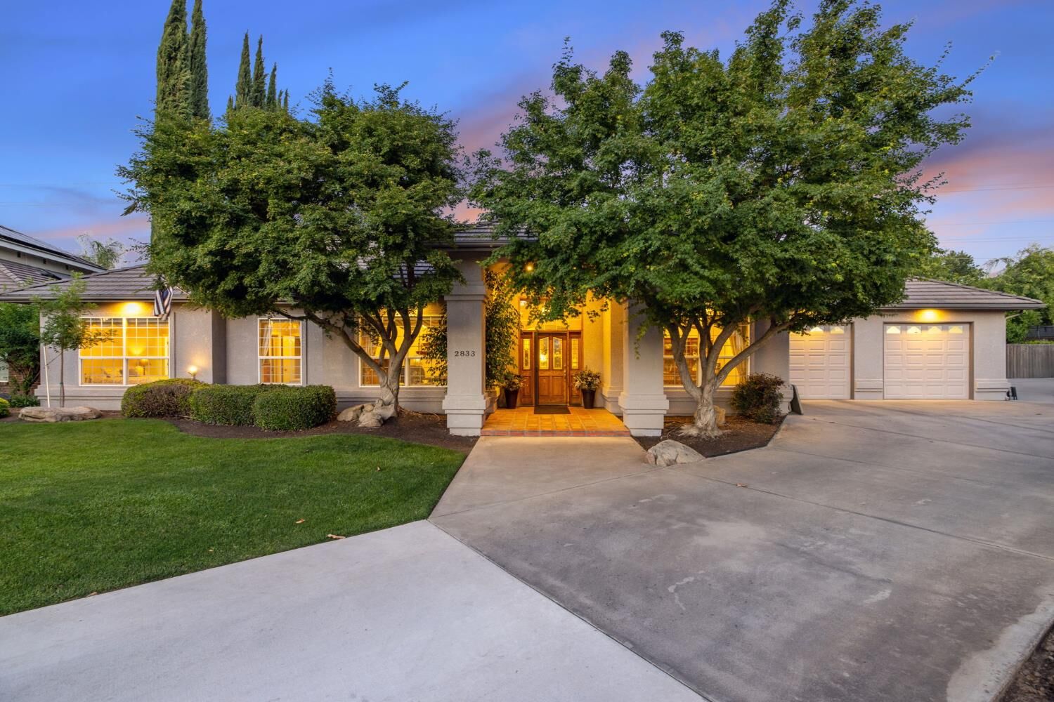 Property Photo: 2833 E Laura Court CA 93292