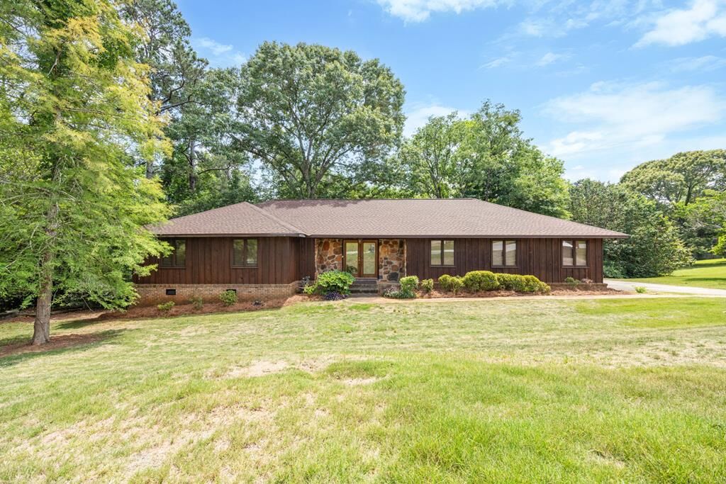 Property Photo:  1401 Melanie Lane  AL 36867 