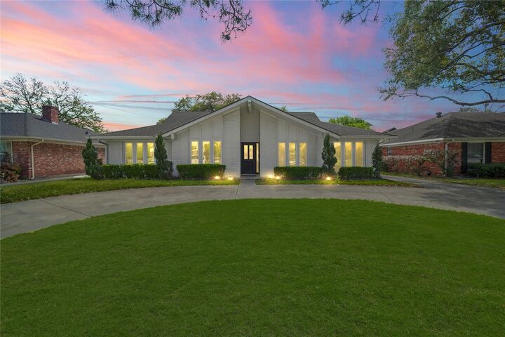 Property Photo:  6215 S Braeswood Boulevard  TX 77096 