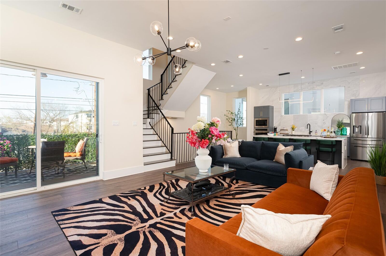 Property Photo: 915 Thompson Street TX 77007