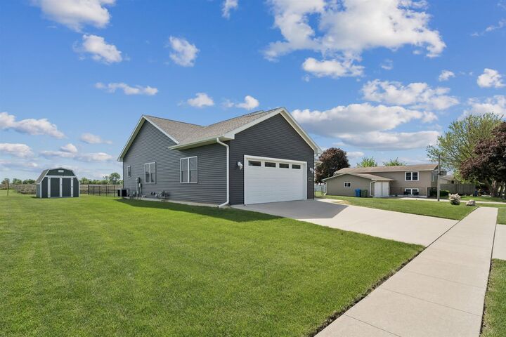 Property Photo:  512 Cherry Street  IA 50602 