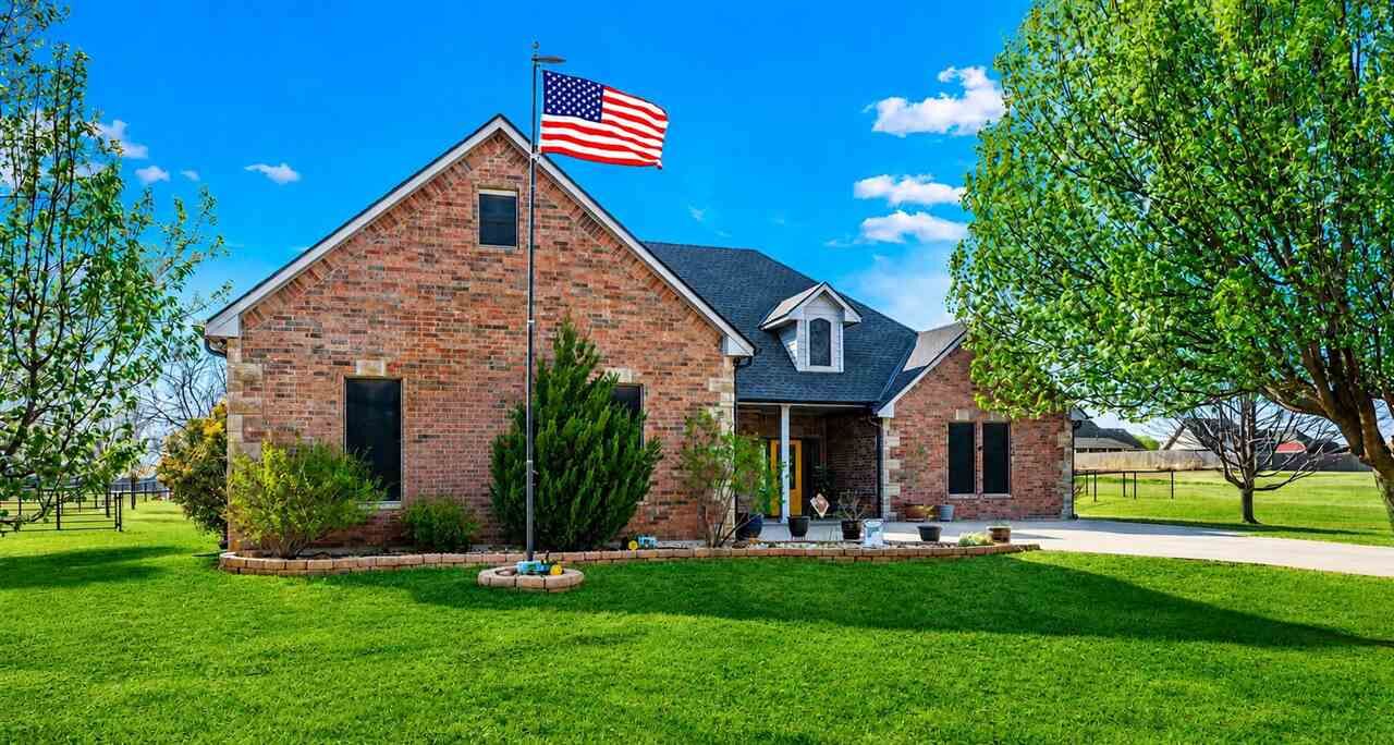 Property Photo: 282 NE Road Runner Dr OK 73541