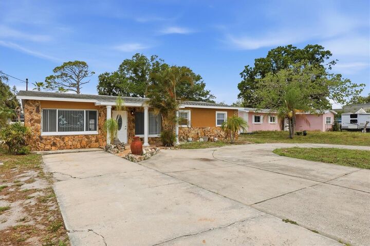 Property Photo:  721 Bayshore Drive  FL 34689 