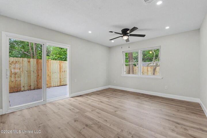 Property Photo:  2419 Avenido Del Pinar Street  MS 39553 